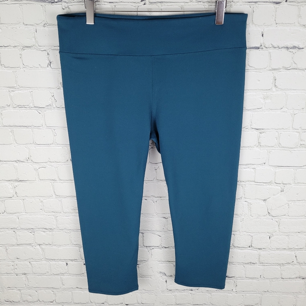FABLETICS | cropped stretch workout leggings